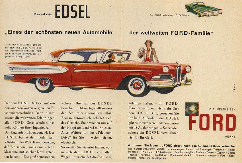 Zeichnung eines roten Autos. Am Steuer ein Mann im Anzug, neben dem Auto eine Frau mit Hut. Um die Zeichnung herum Text 
