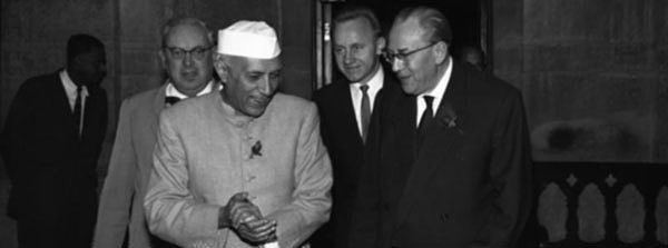 Jawaharlal Nehru bei Otto Grotewohl, Januar 1959, Foto: Walter Heilig, Quelle: Wikimedia Commons (CC BY-SA 3.0 DE)