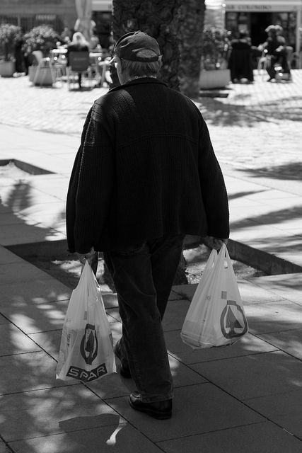 Working Class Hero, Foto: Dennis Aycicek, Barcelona, 17. April 2012, Quelle: [https://www.flickr.com/photos/54270942@N05/7490889016 Flickr] ([https://creativecommons.org/licenses/by-nc-sa/2.0/ CC BY-NC-SA 2.0]).