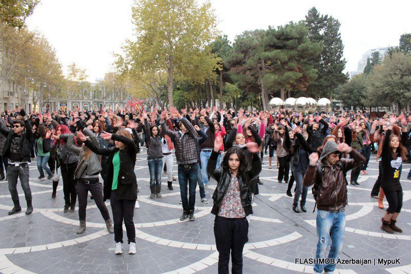 Madagaskar, Dance Flashmob in Baku 2011, Urheber: Ekolok, Quelle: [http://commons.wikimedia.org/wiki/File:Madagascar_Flashmob_1.jpg?uselang=de Wikimedia Commons] ([https://creativecommons.org/licenses/by-sa/3.0/deed.de CC BY-SA 3.0]).