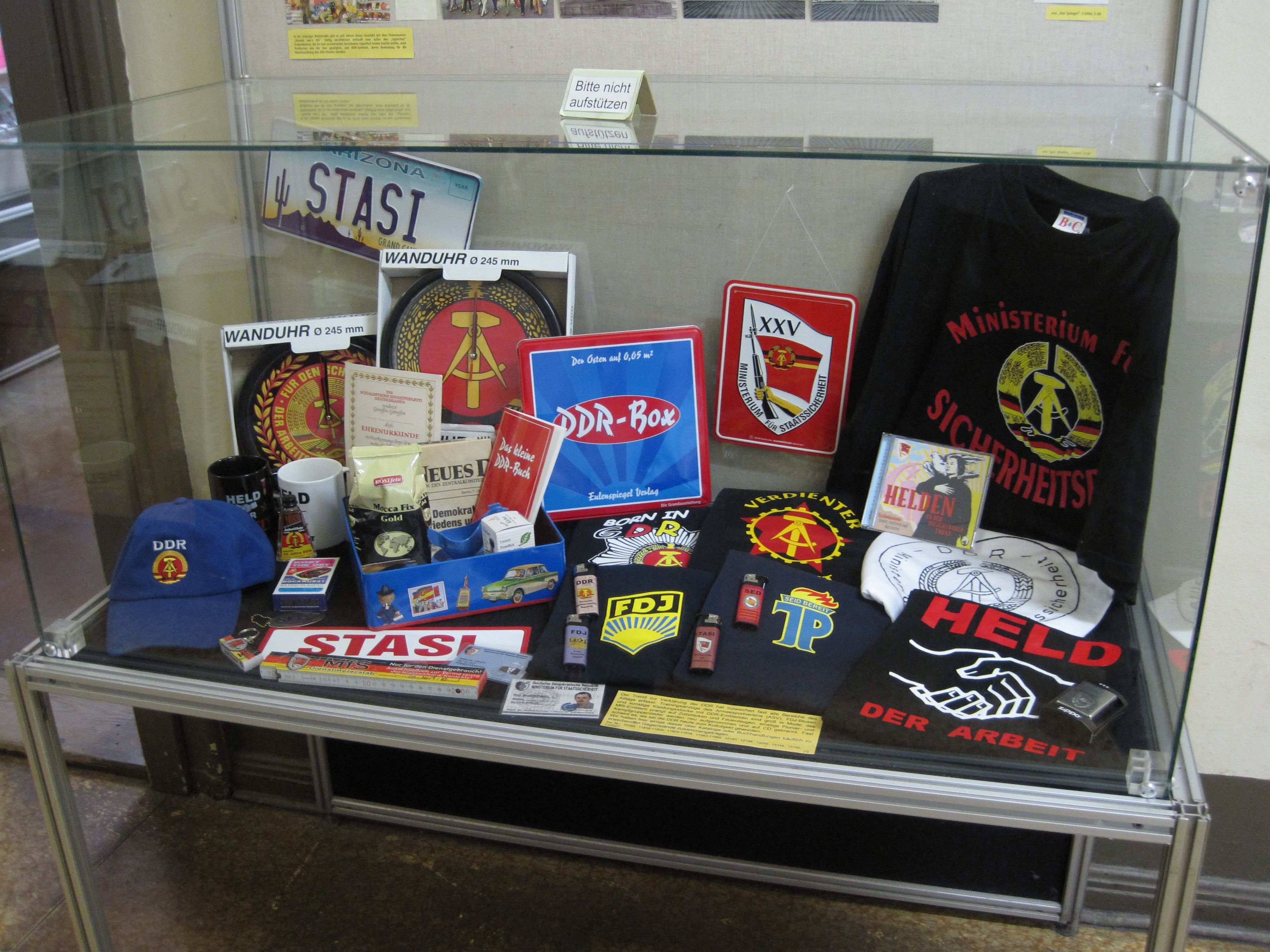 History and historical symbols can serve marketing purposes or be treated as “cult objects.” As such they can become the subject of historical exhibits. Thus, the “Runde Ecke” Memorial Museum in Leipzig exhibits a host of household objects with GDR emblems on them, describing them as “glorifying the GDR.” Photo: Irmgard Zündorf, “Runden Ecke” Memorial Museum, Leipzig 2011, License [https://creativecommons.org/licenses/by-nc/3.0/de/ CC BY-NC 3.0 DE]