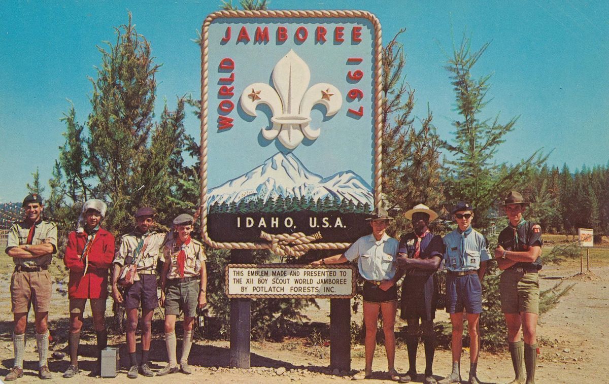 XII Boy Scout World Jamboree - Farragut State Park, Idaho, August 1967. Urheber: pieshops@gmail.com, Quelle: [https://commons.wikimedia.org/wiki/File:XII_Boy_Scout_World_Jamboree_-_Farragut_State_Park,_Idaho_(6195799522).jpg Wikimedia Commons], Lizenz [https://creativecommons.org/licenses/by-sa/2.0/deed.en CC BY-SA 2.0]