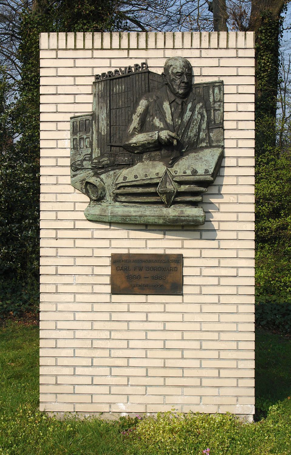 Ikone des Scheiterns: Denkmal für den Automobilunternehmer Carl F. W. Borgward in Bremen-Sebaldsbrück, 2. April 2007. Foto: Jürgen Howaldt, Quelle: [https://commons.wikimedia.org/wiki/File:BorgwardDenkmal.jpg Wikimedia Commons], Lizenz: [https://creativecommons.org/licenses/by-sa/2.0/de/deed.en CC BY-SA 2.0]