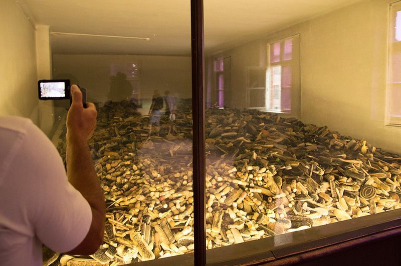 Gedenkstätte Staatliches Museum Auschwitz-Birkenau, Oświęcim. Foto: Antonio Giardiello, 12. August 2015. Quelle: [https://www.flickr.com/photos/antoniogiardiello/40358202135/ Flickr], Lizenz: [https://creativecommons.org/licenses/by/2.0/ CC BY 2.0]