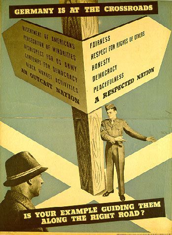 Zeichnung eines großen Wegweiseres. Links an outcast nation, Rechts a respected Nation. Darunter steht ein Soldat und weist in nach Rechts.